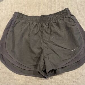 Women’s Nike Tempo Shorts 3”